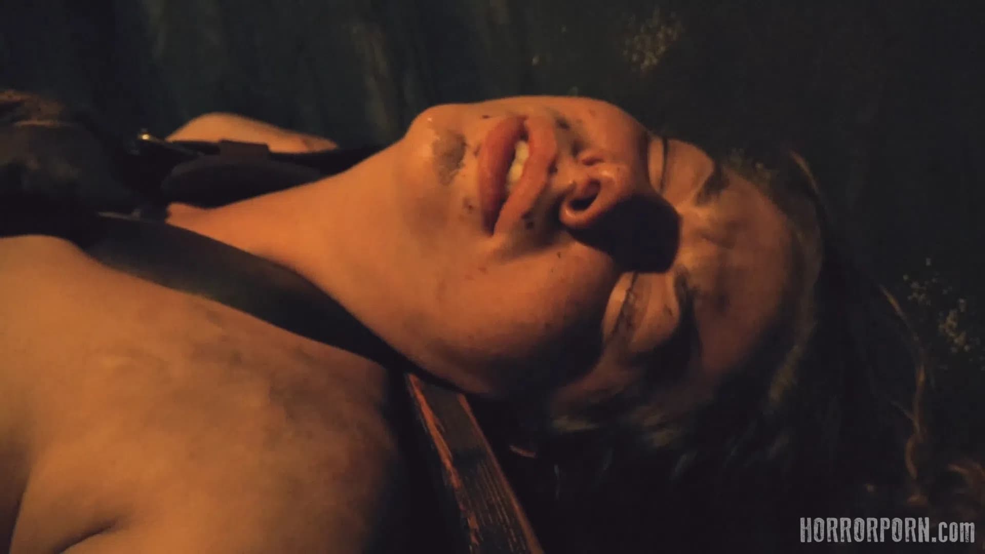 Parasited Alien Queen Breeding with Womb Impregnation Explosion